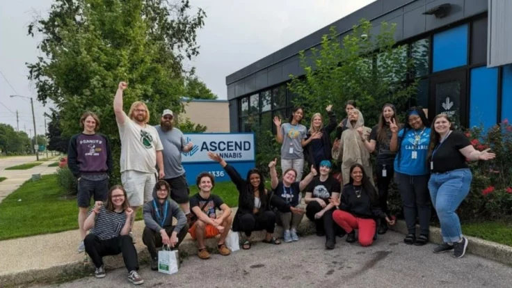 Trabajadores de la tienda de marihuana Ascend en Michigan ratifican el contrato sindical de Teamsters