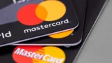 L'interdiction de Mastercard sur les achats de cannabis par carte de débit secoue l'industrie